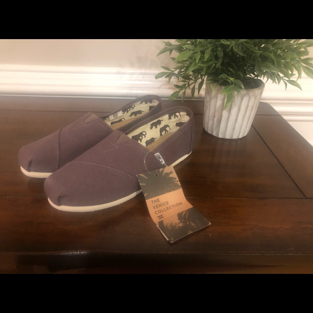 NWT dark brown Crocs